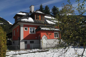 Гостиница Villa Schnuck - das rote Ferienhaus, Бад-Гаштайн